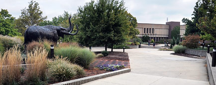 Alumni Plaza (Walb)