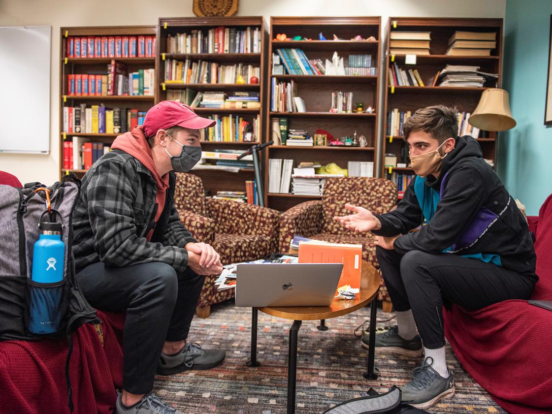 Students study together in the ILCS center.