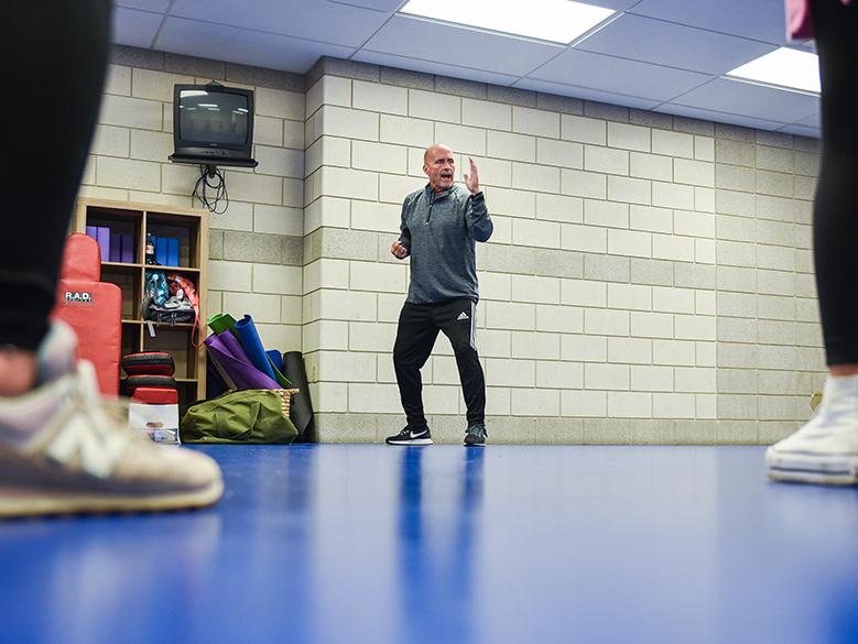 Police Chief Tim Potts teaches a RAD class