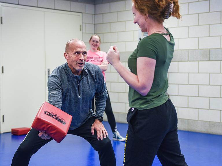 Police Chief Tim Potts teaches a RAD class