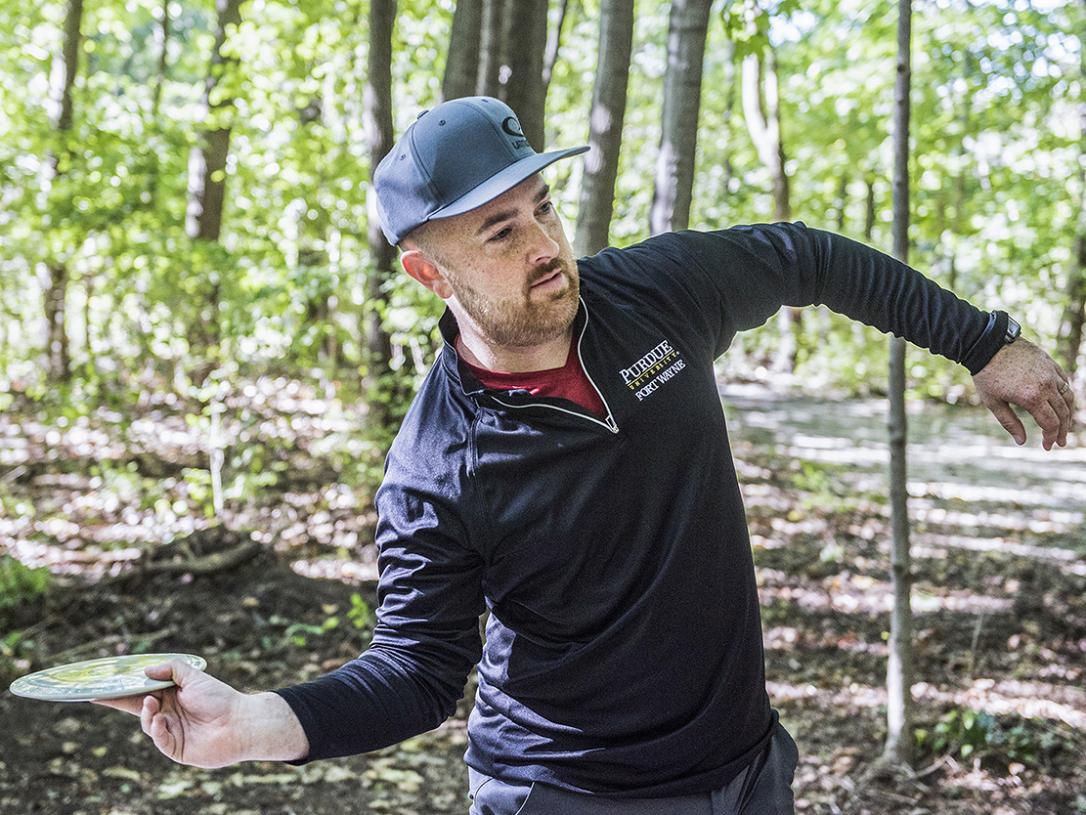 Brian Spaulding is playing disc golf.