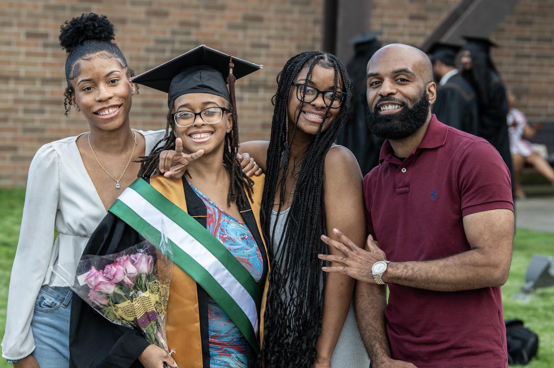 Graduated student poses with family.