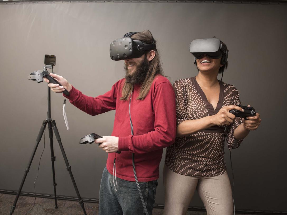 Polytechnic students using the virtual reality lab.