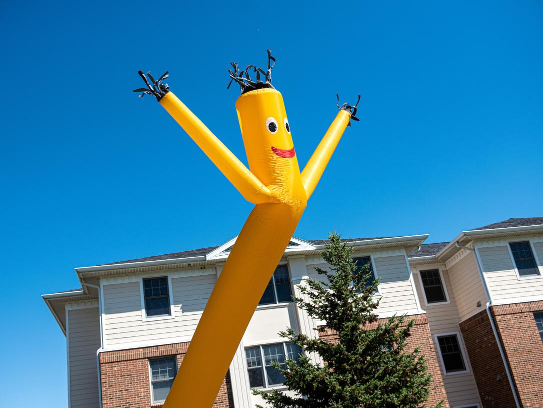 Air balloon yellow guy event marker.