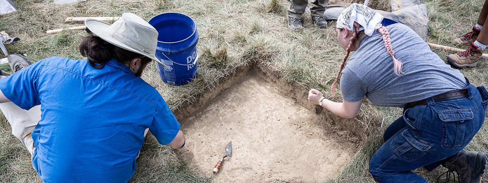 PFW students at an anthropology dig