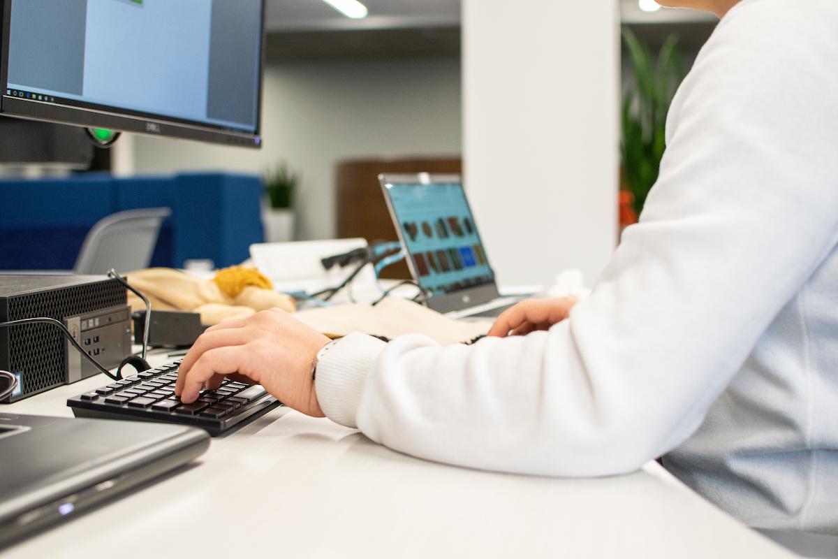 Student working at a computer in the lab.