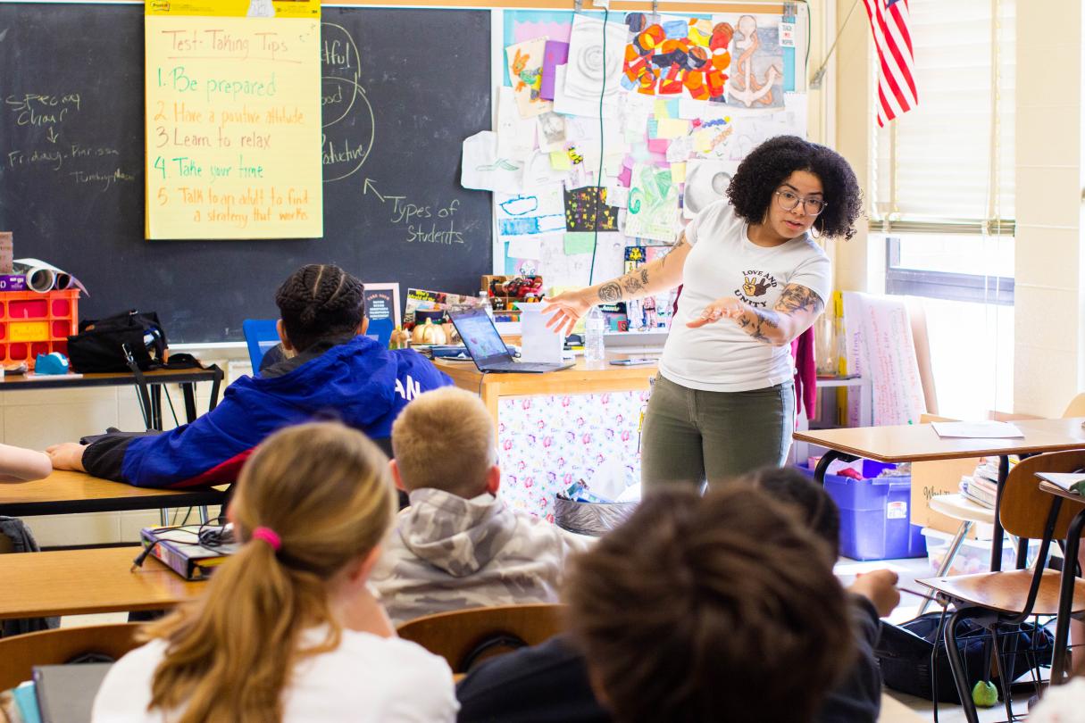 Teacher Education alumni, Kristen Black, teaching middle school students. 