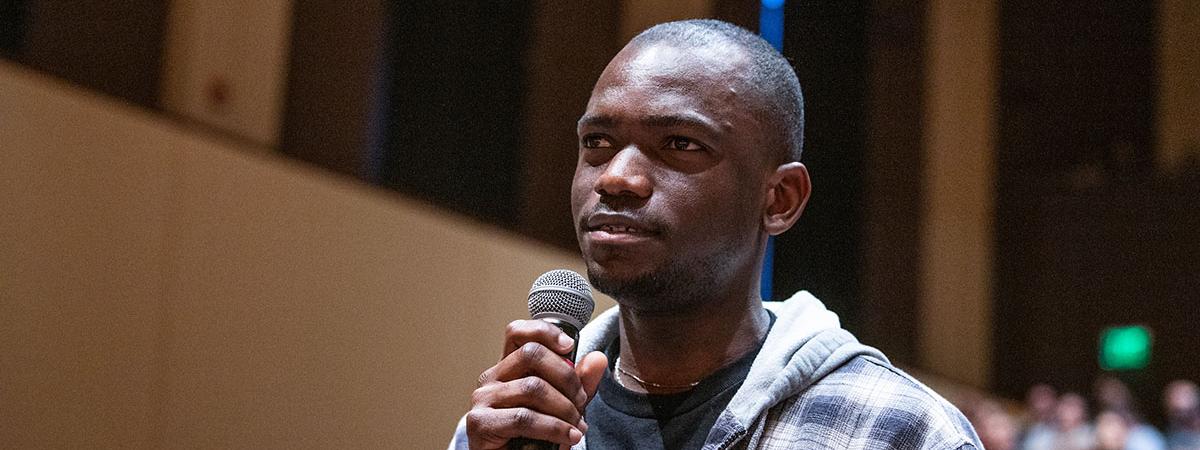 An honors student asks a question at an Omnibus Speaker Series presentation.