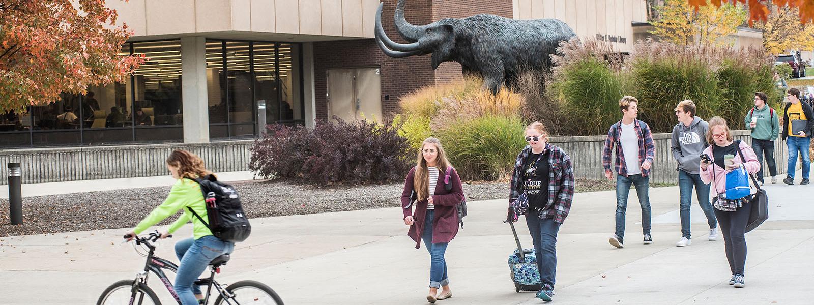 Students on the Alumni Plaza near the mastodon statue