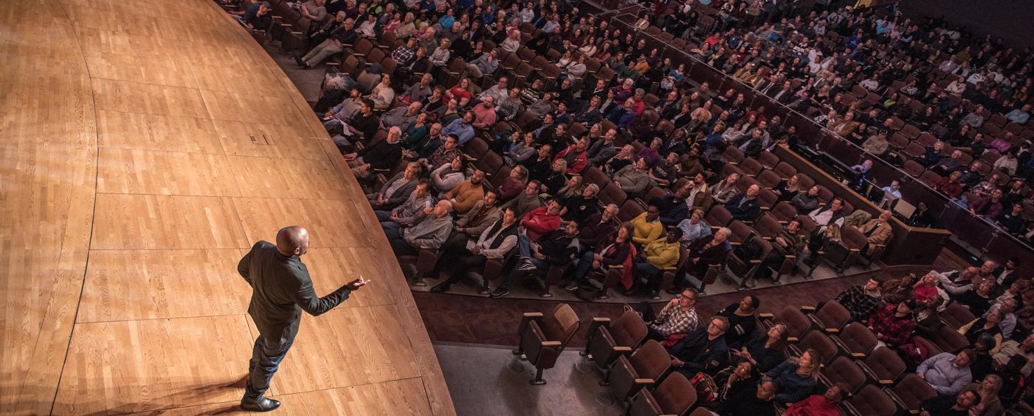 2019 audience shot of an Omnibus speaker event.