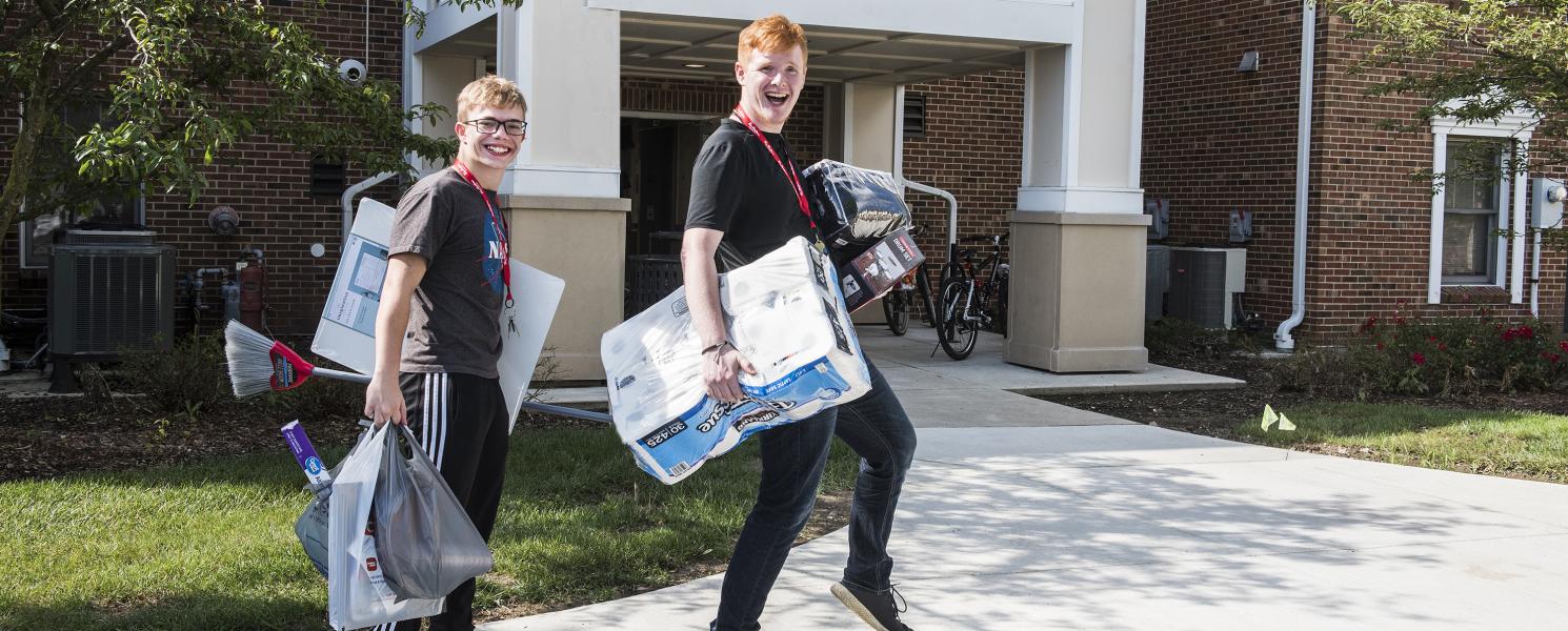 PFW students moving into student housing.