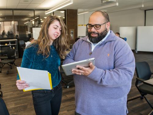 Buck Jordan, advisor, talks through class options with a student.