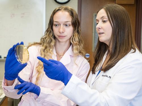 Student Allison Renno and Assistant Professor Lisa McLellan