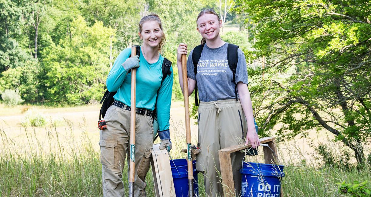 Juniors Marissa Wohlfeil and Emily Doctor at the archaeology field school.