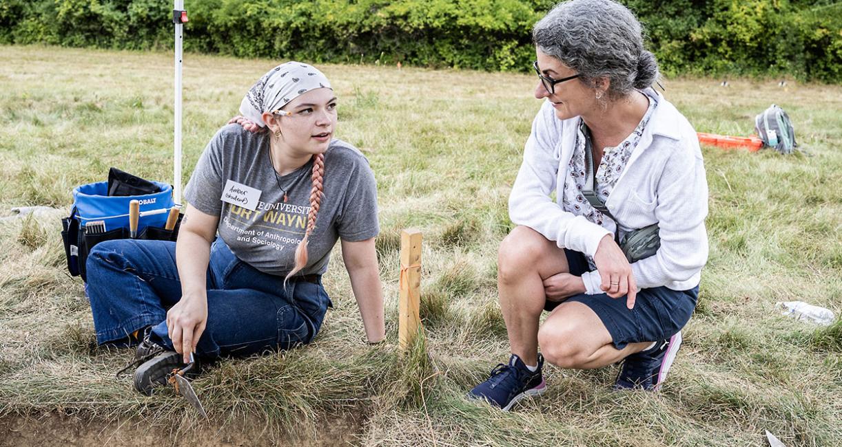 PFW students at an anthropology dig