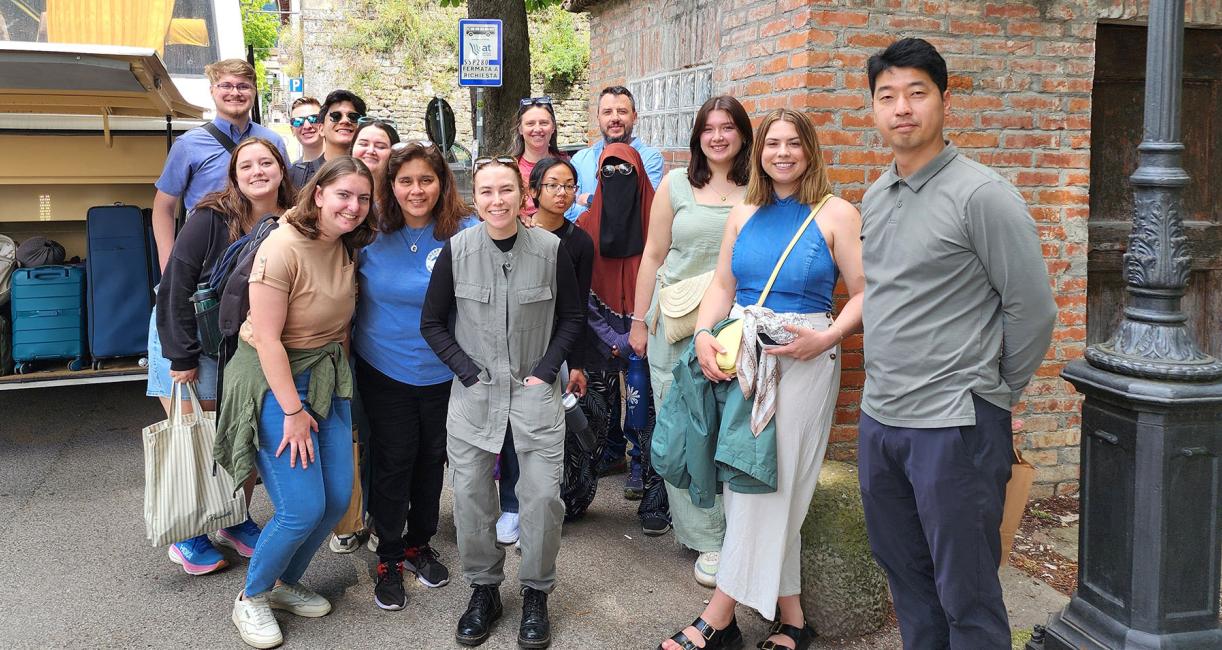 Students are on an Italian street